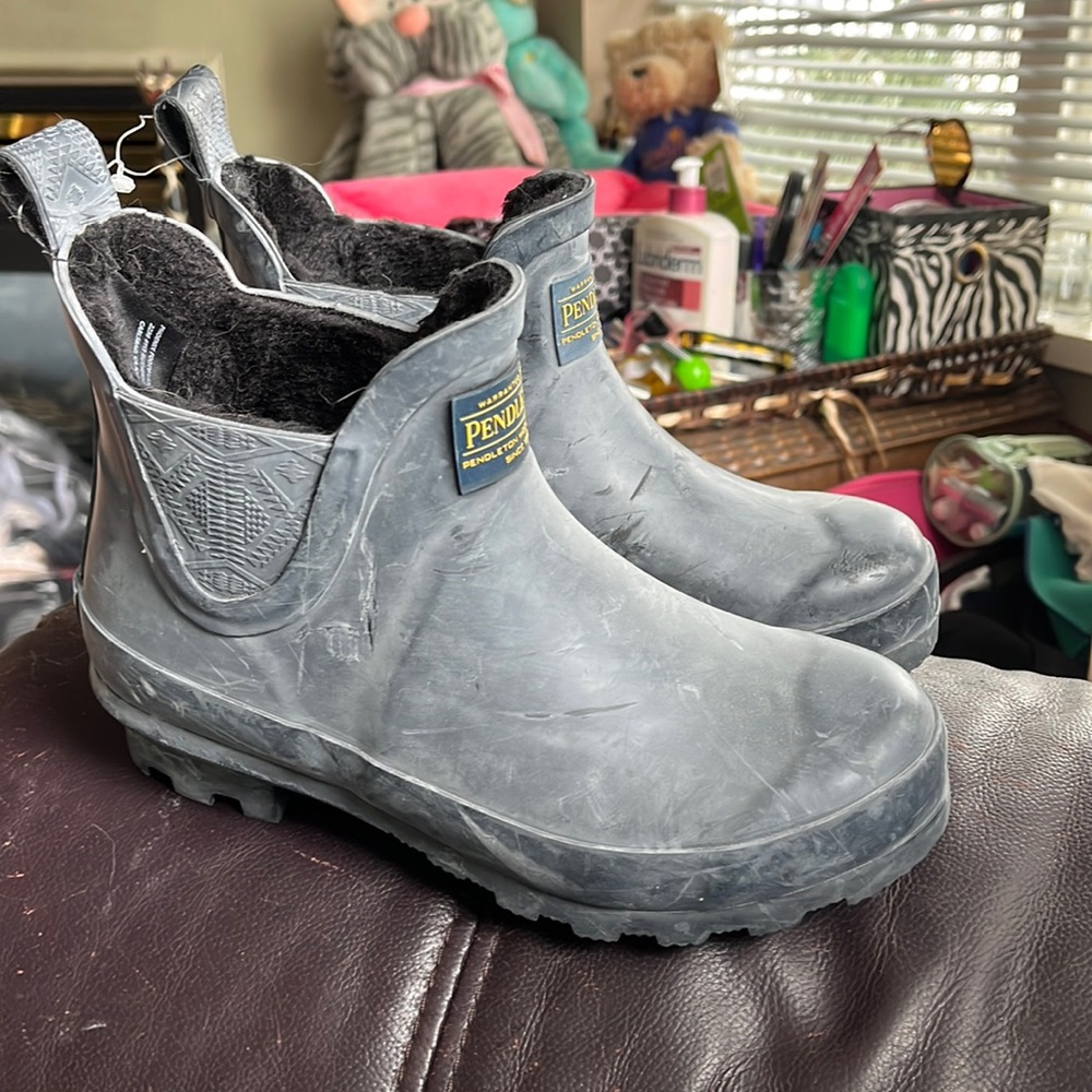 Pendleton Chelsea Rain Boots, Size 5.  Brand New Without Tags!!!